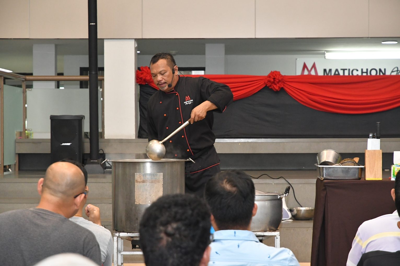 ก๋วยเตี๋ยวเนื้อนายหมีวัดหนามแดง