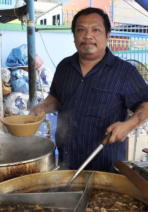 ก๋วยเตี๋ยวเนื้อนายหมีวัดหนามแดง