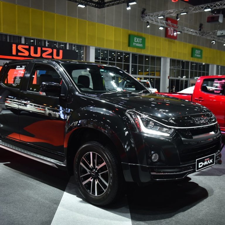 ใหม่! อีซูซุดีแมคซ์ ไฮแลนเดอร์ 1.9 ดีดีไอ บลูเพาเวอร์” รุ่นพิเศษ สเทลธ์ 4 ประตู (1)