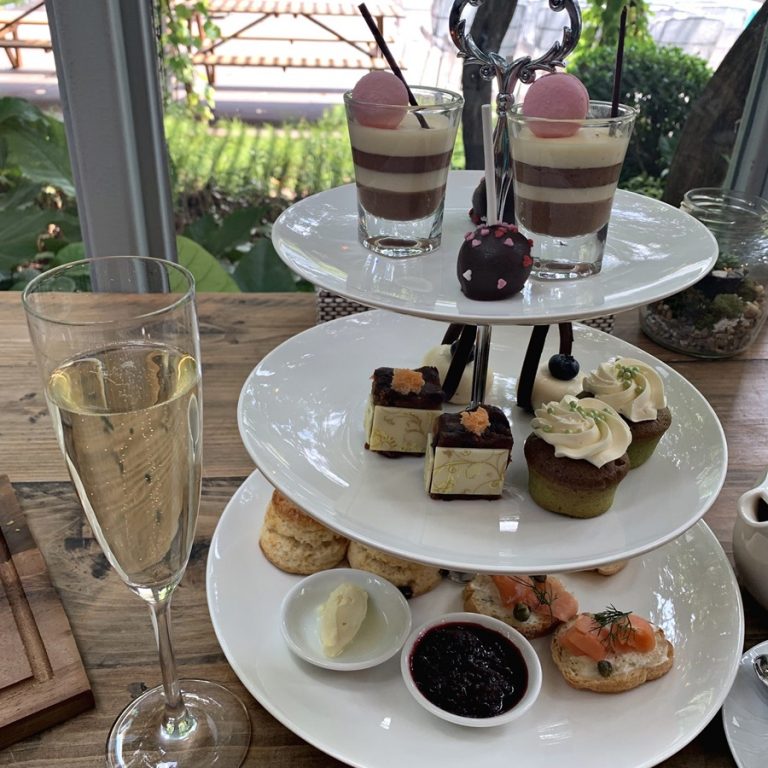 Afternoon-Tea-และ-Charlie-Chocolate-Factory