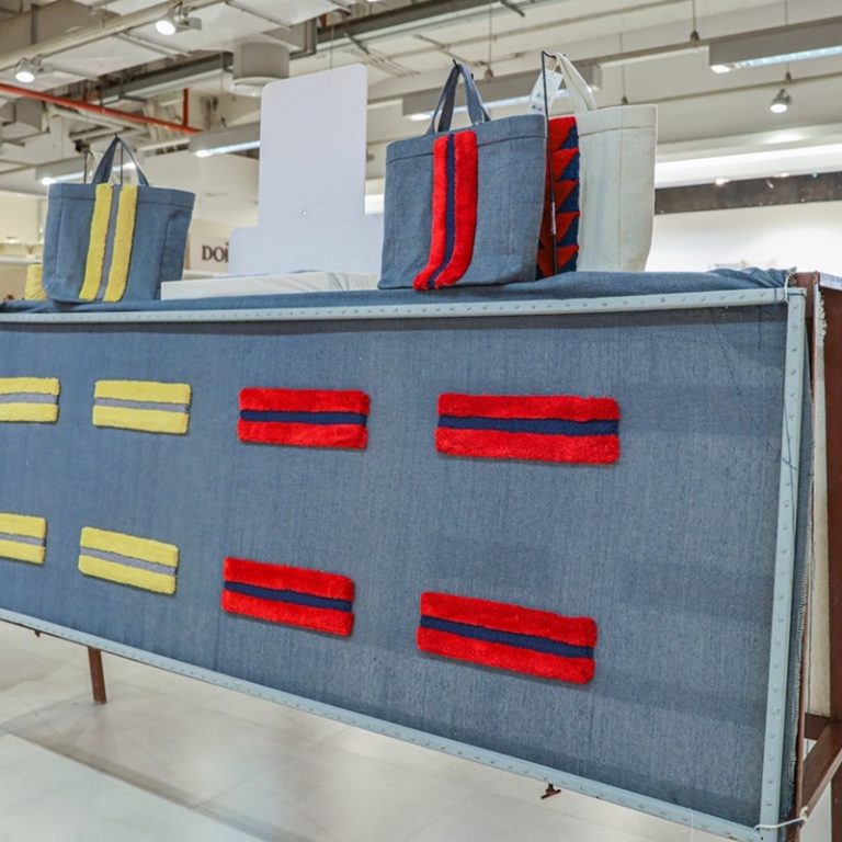 27.กระเป๋าลายชนเผ่า