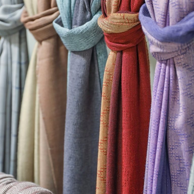 30.ผ้าพันคอยอมสีธรรมชาติ