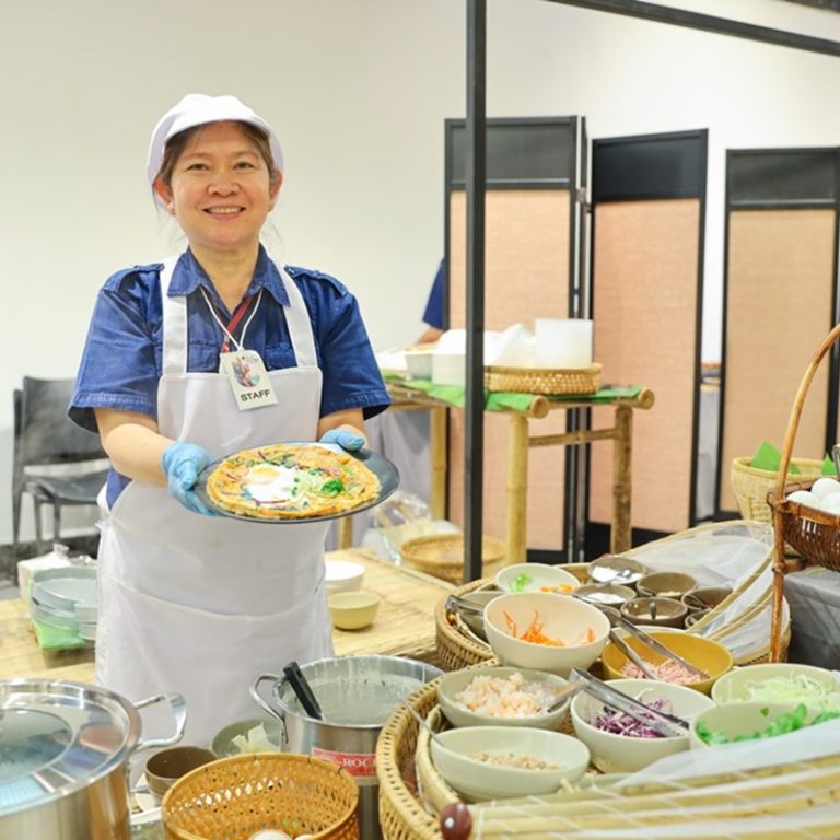 37.ป้าเครือ เชฟจาก ครัวตำหนัก