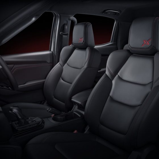 018 HL เบาะนั่งกึ่งหนังแท้ พร้อมสัญลักษณ์ X ปักด้ายแดง