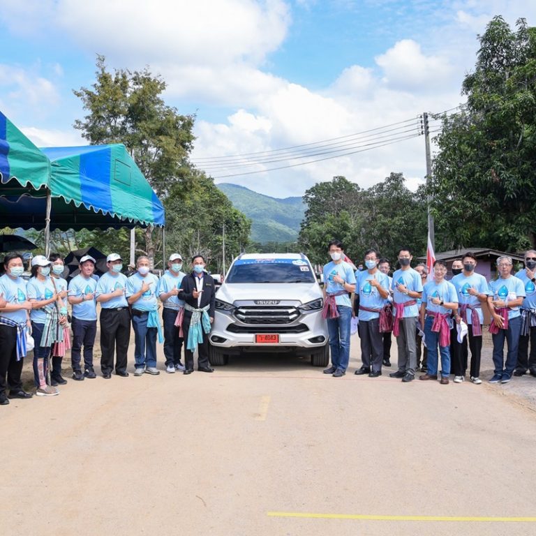 01. คณะผู้บริหารเดินทางถึงโรวเรียนสินแร่สยาม