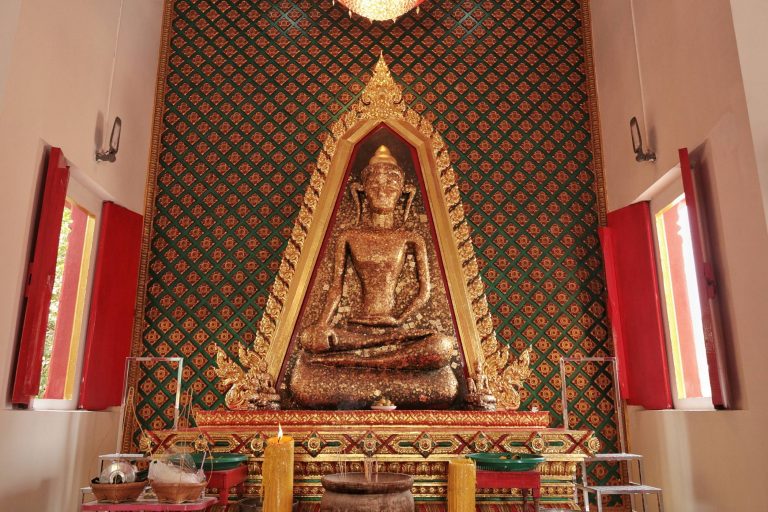 พระผงสุพรรณองค์ใหญ่ที่สุดในโลก วัดพระศรีรัตนมหาธาตุ