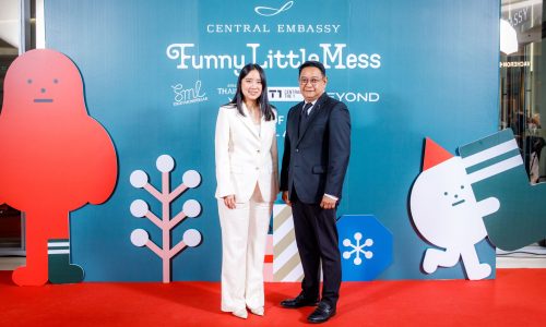 คุณณัฐธีรา บุญศรี และ คุณทวีเดช ผู้อำนวยการฝ่ายกิจกรรม (ททท.)