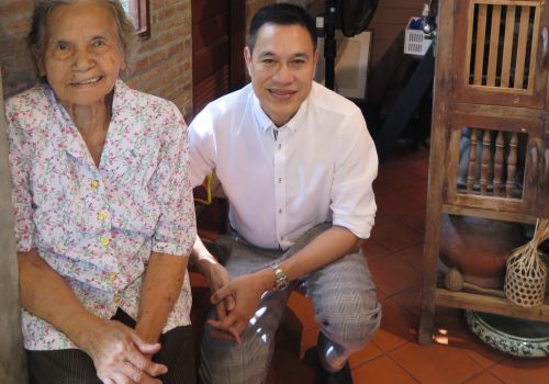 คุณยายทวี อายุ 87 ปี